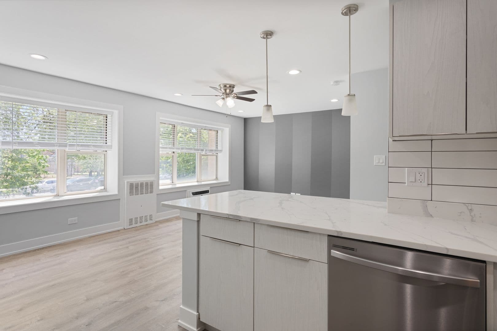 Chicago Apartment: 7070 N Sheridan Rd