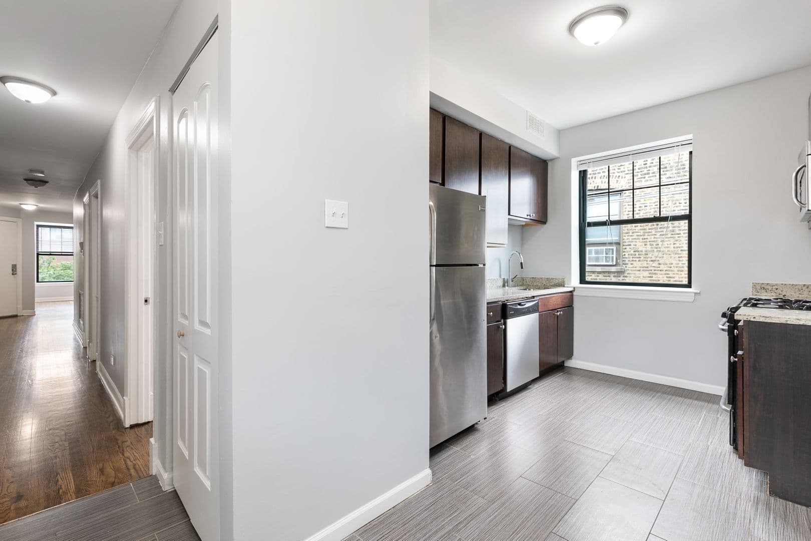Chicago Apartment: 7700-7706 N Marshfield Ave; 1638-1642 W Jonquil Ter