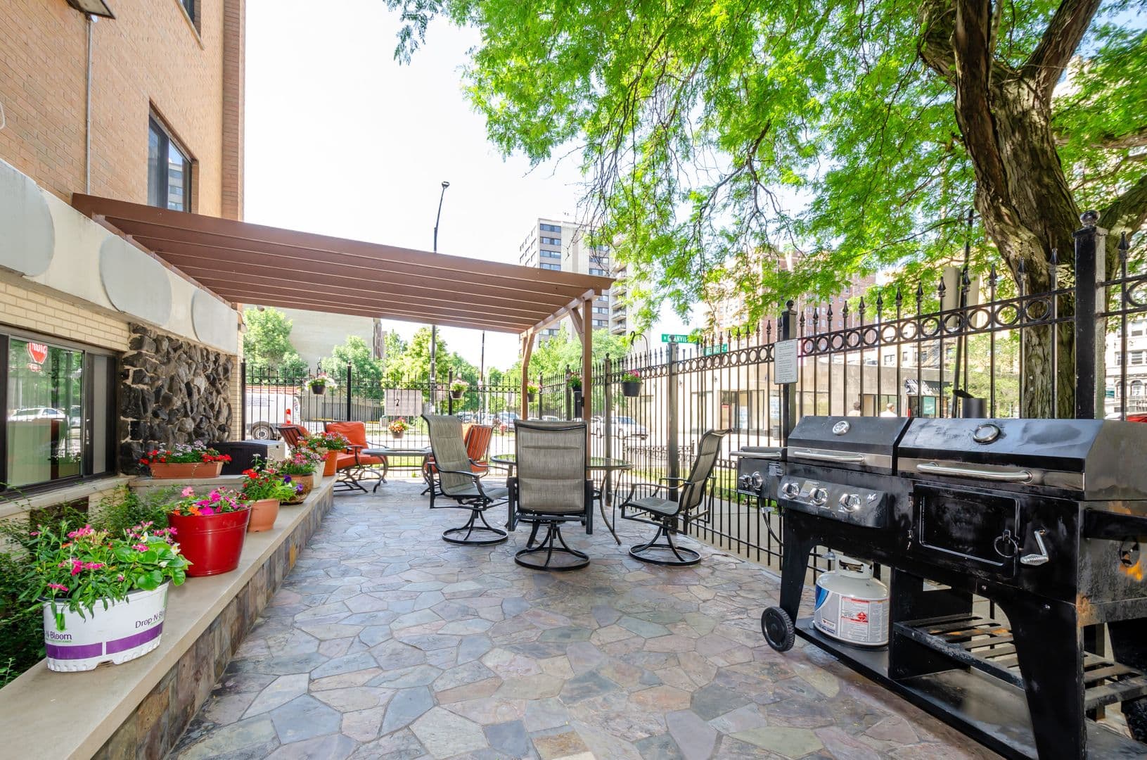 Chicago Apartment: 6201 N Kenmore Ave