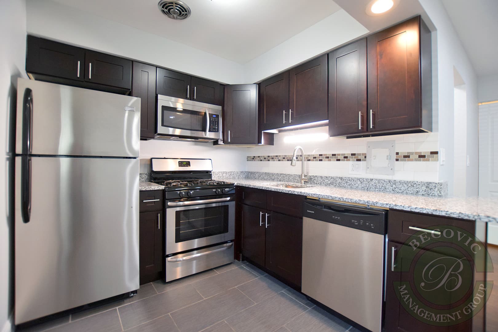 Chicago Apartment: 6201 N Kenmore Ave