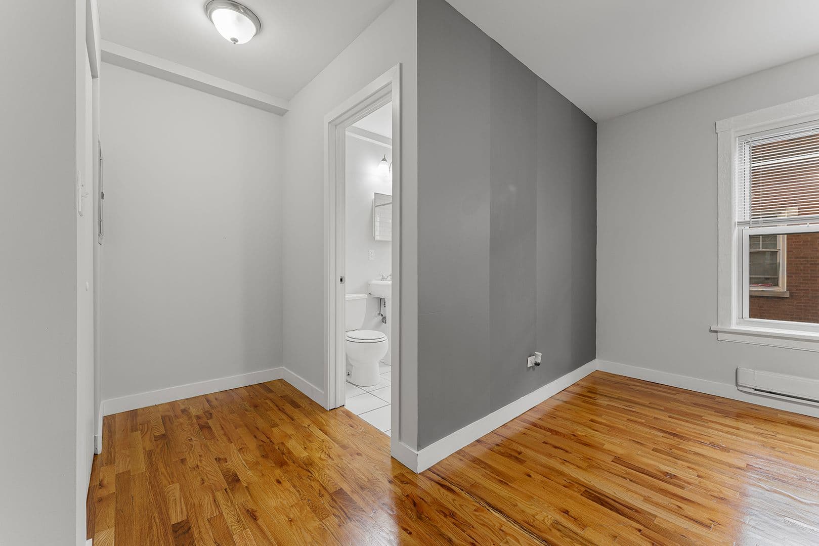 Chicago Apartment: 7450-7456 N Greenview Ave
