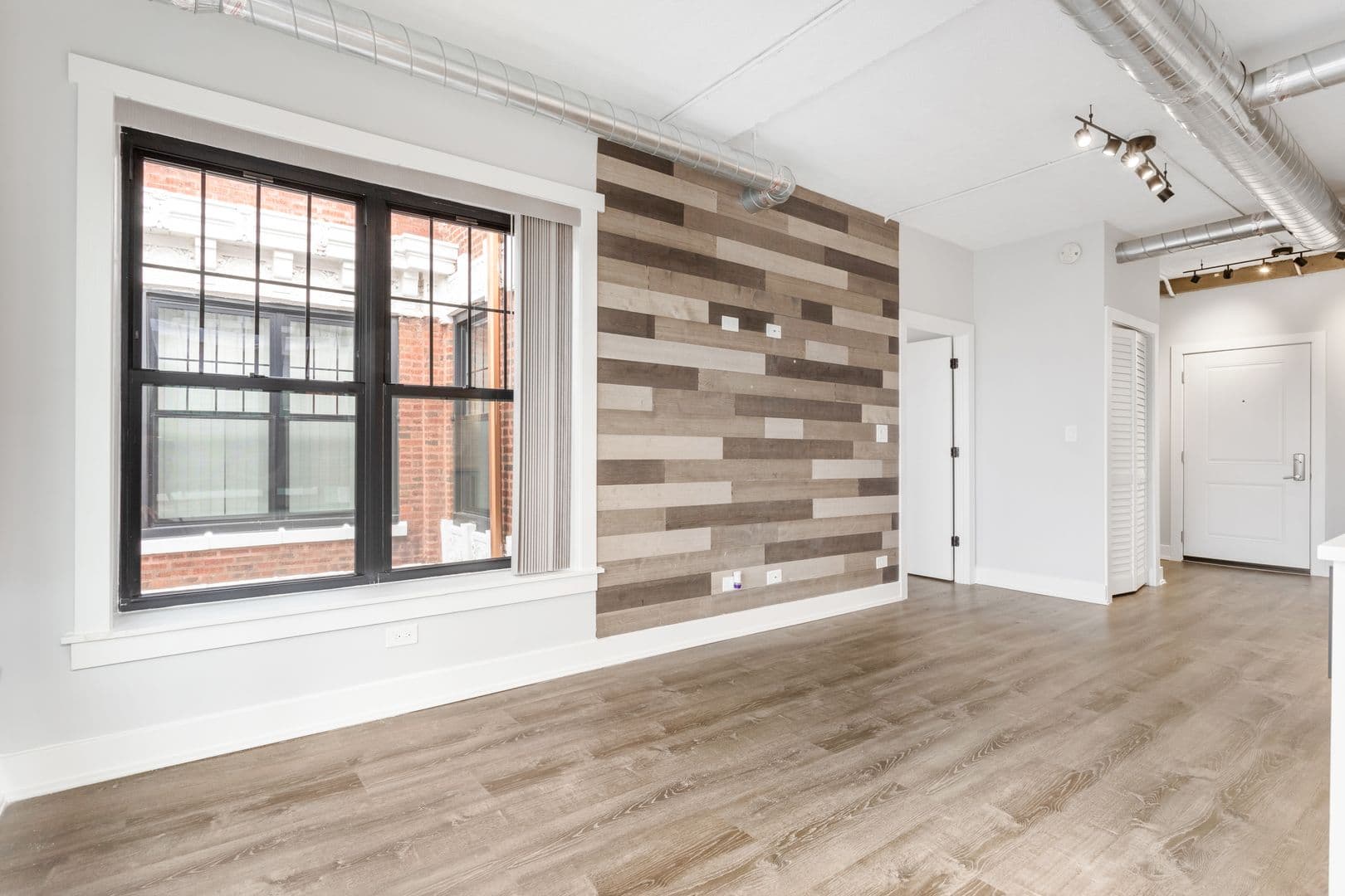 Chicago Apartment: 7645 N Sheridan Rd