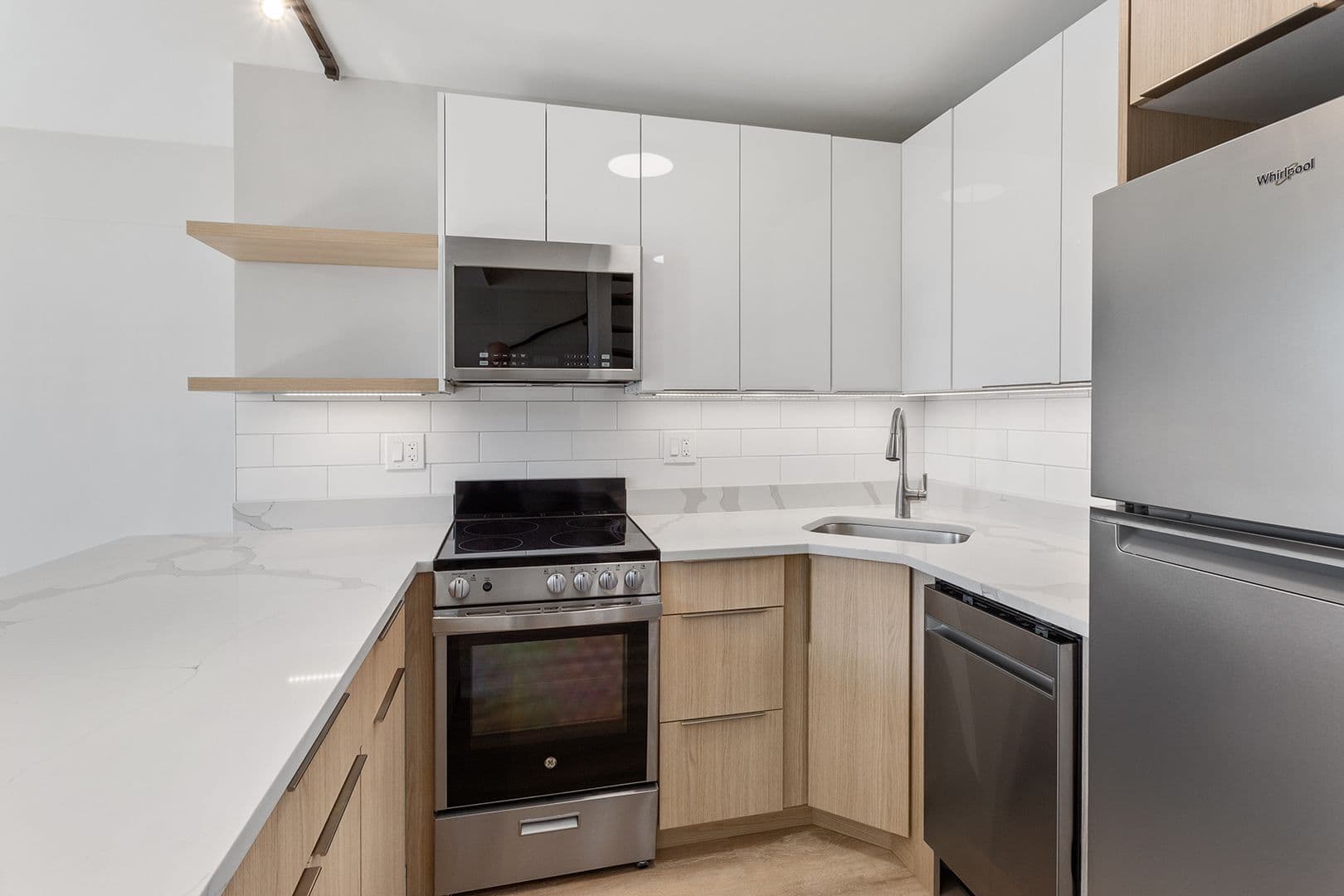 Chicago Apartment: 6166 N Sheridan Rd