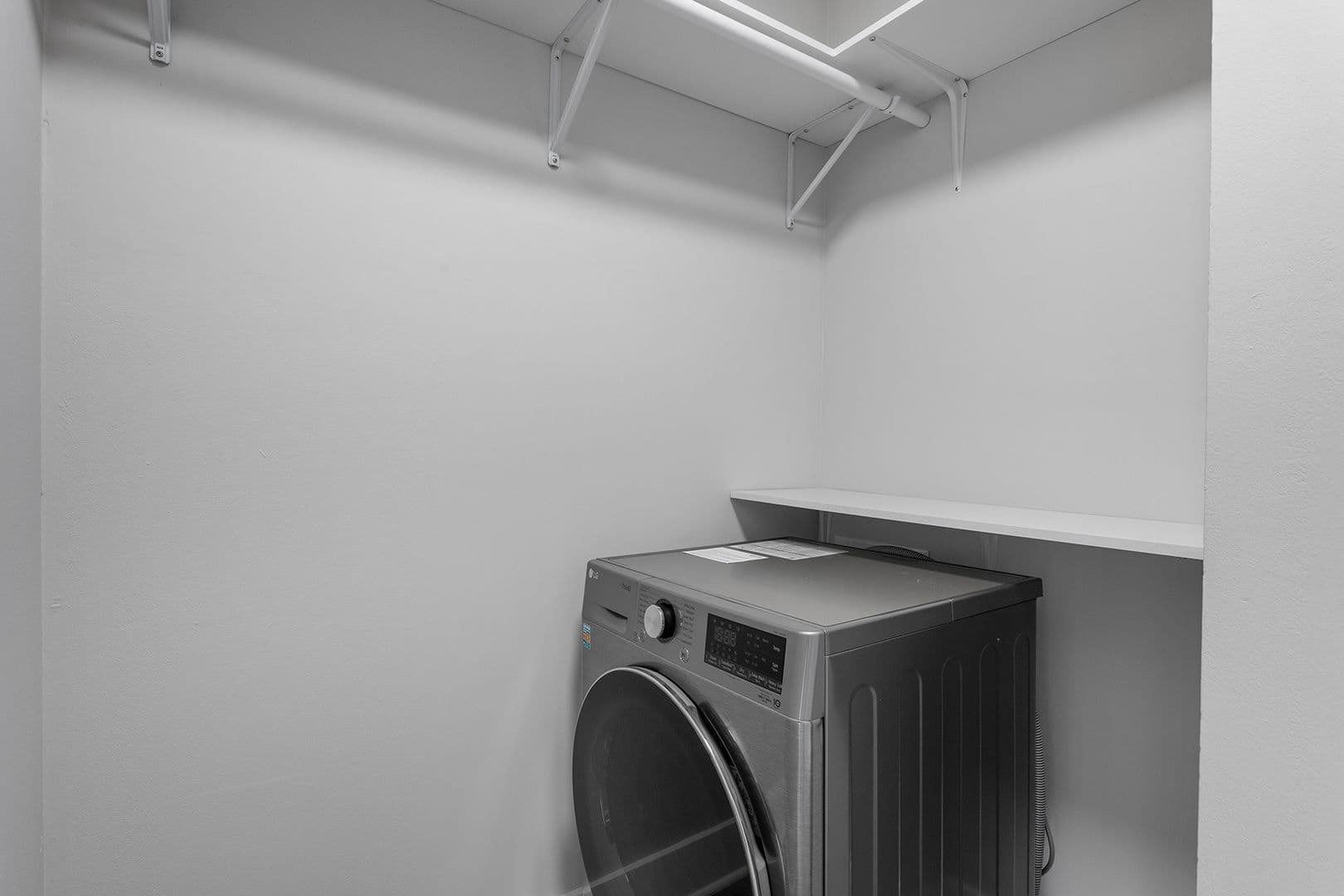 Chicago Apartment: 6166 N Sheridan Rd