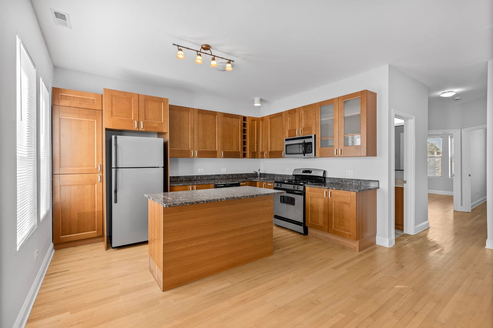 Chicago Apartment: 7526-7530 N Seeley Avenue