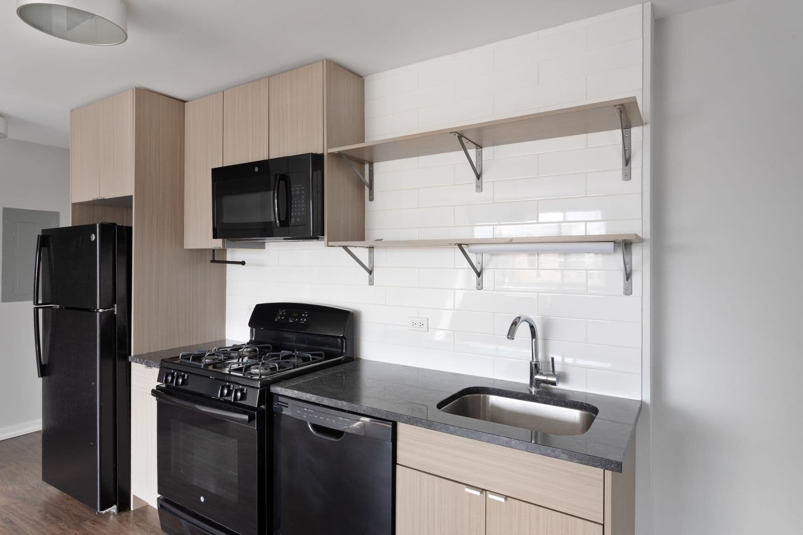 Chicago Apartment: 6134 N Kenmore