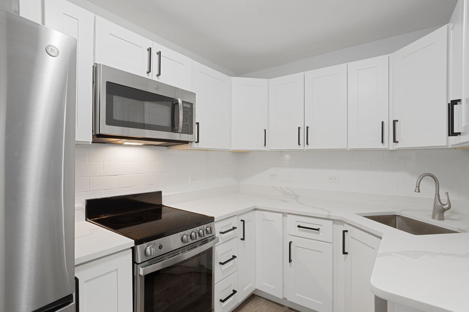 Chicago Apartment: 6029 N Winthrop Ave