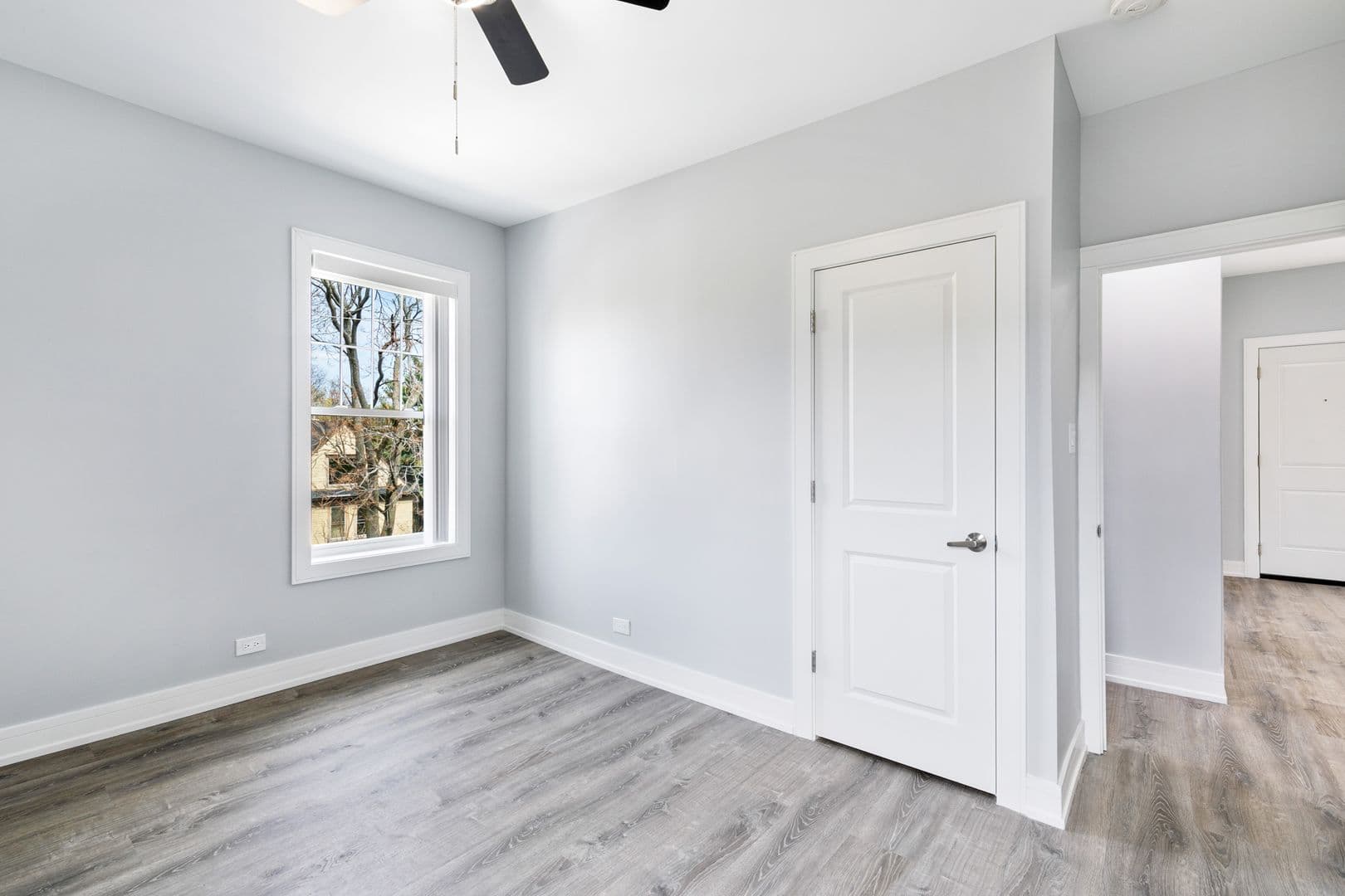 Chicago Apartment: 1902-1908 W Morse Ave