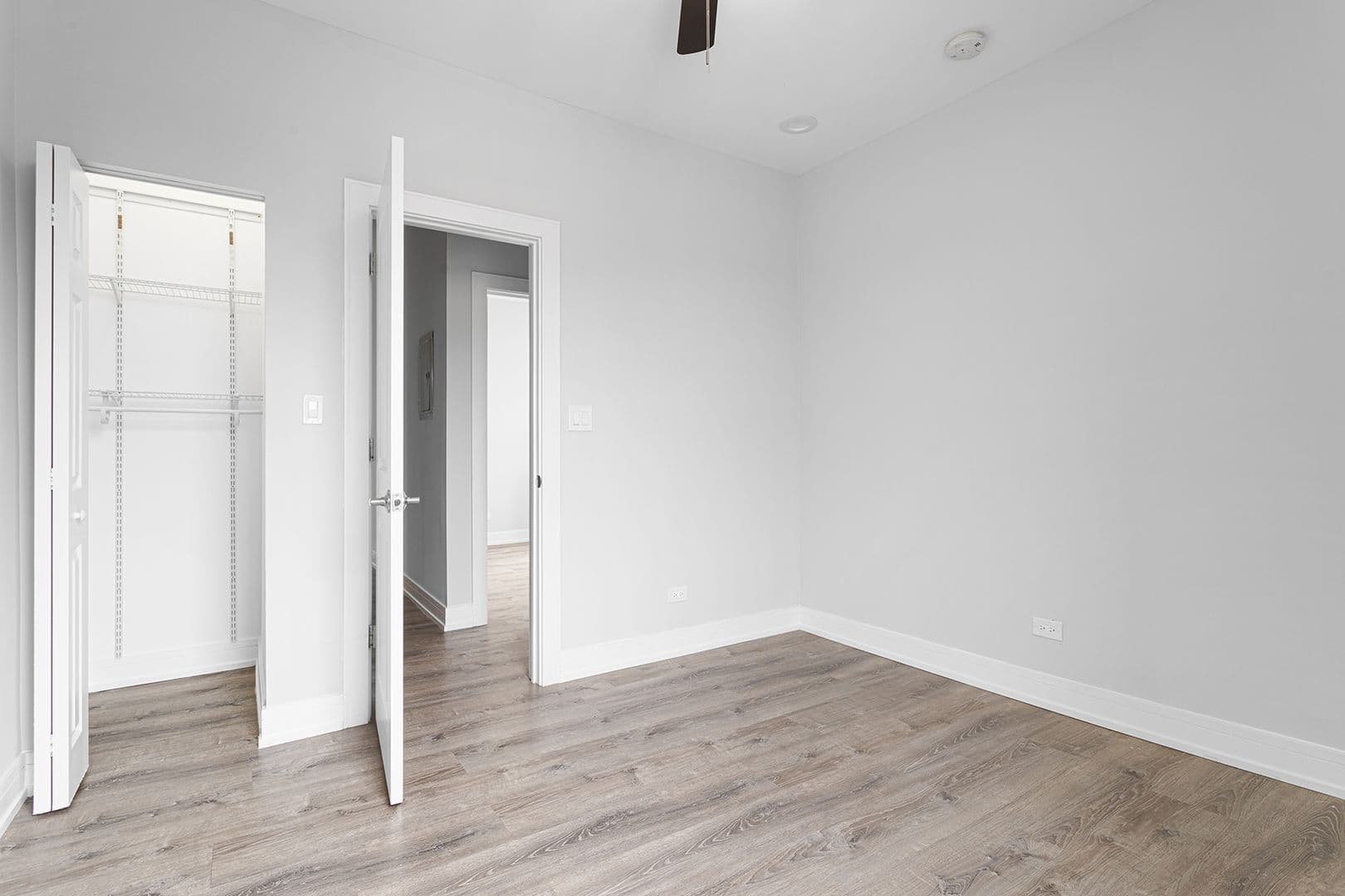 Chicago Apartment: 7618 - 26 N.Eastlake Terrace