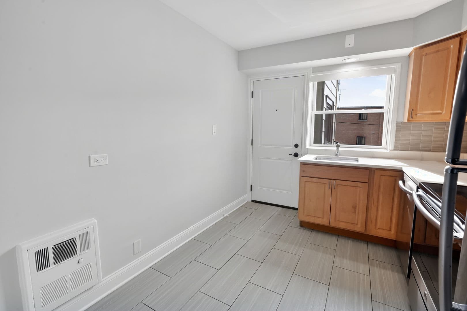 Chicago Apartment: 7630 - 38 N Eastlake Ter