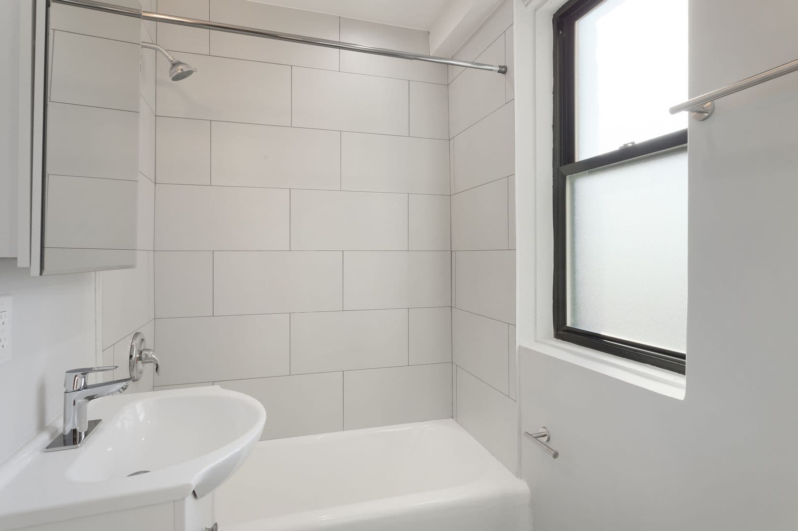 Chicago Apartment: 6026 N Winthrop