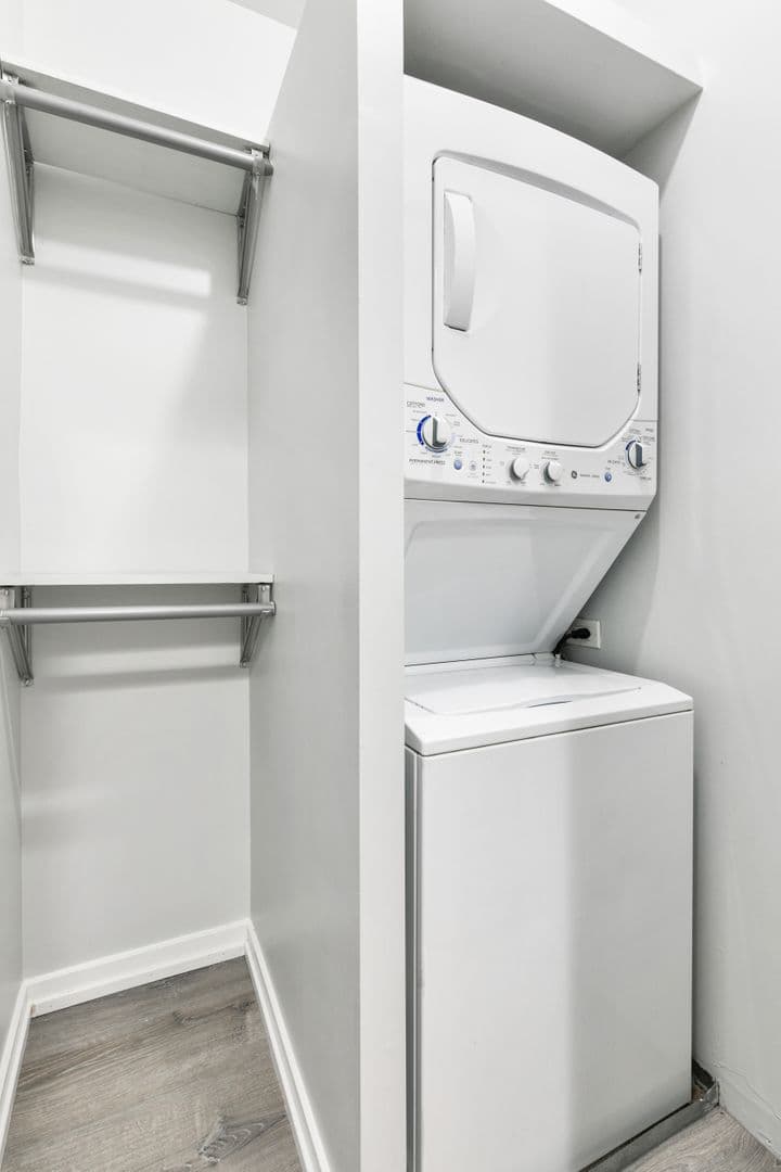 Chicago Apartment: 4875 N Magnolia Ave