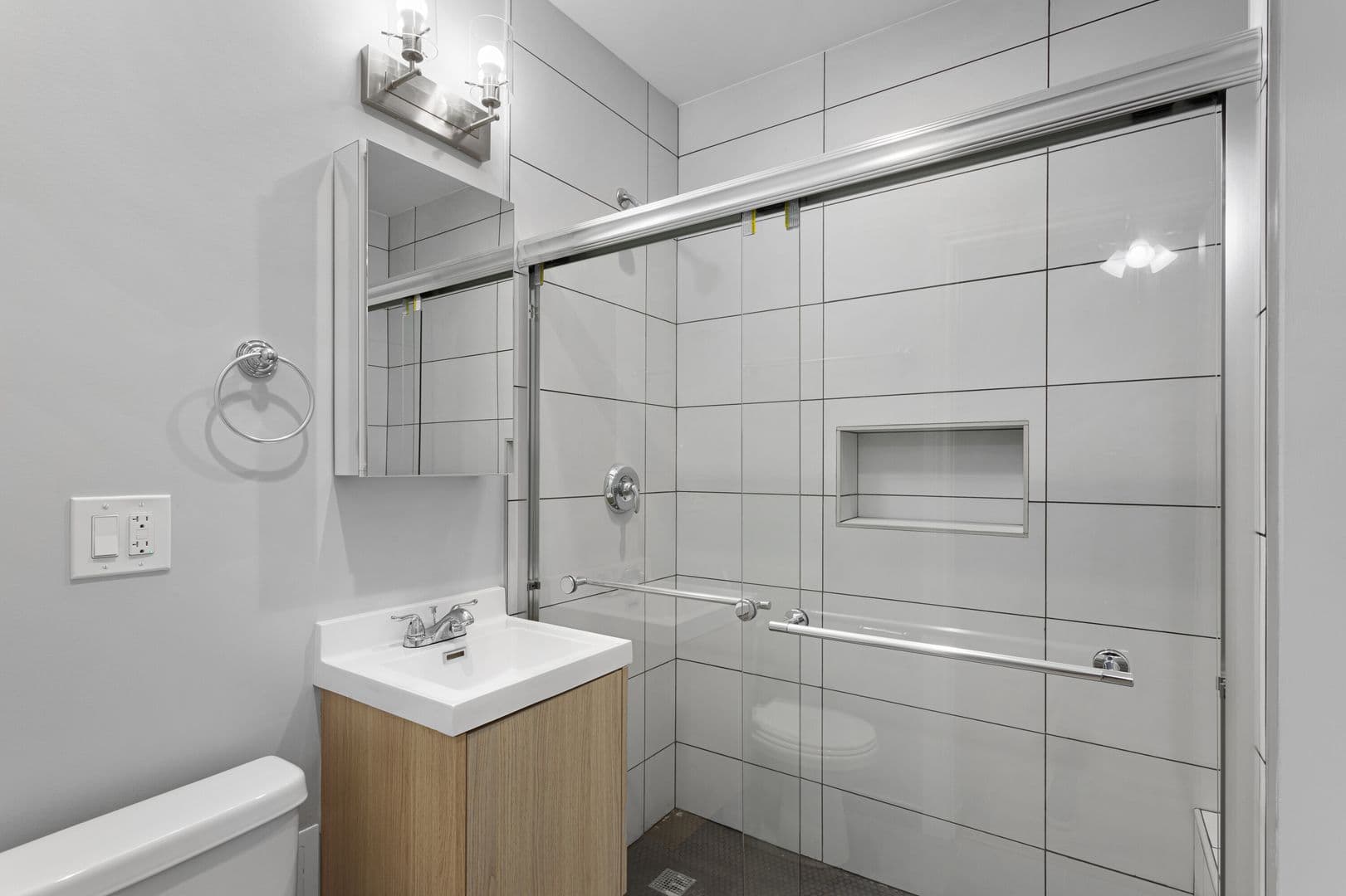 Chicago Apartment: 1627-35 W Chase Ave.