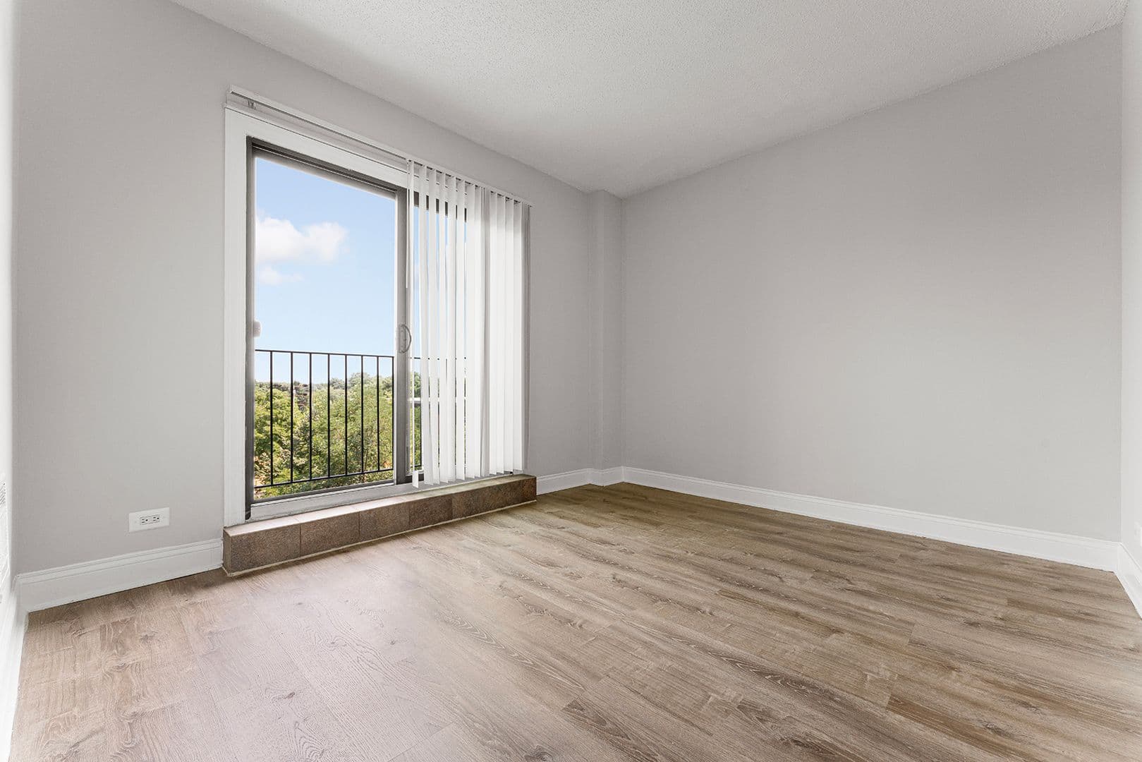 Chicago Apartment: 4520 N Clarendon Ave