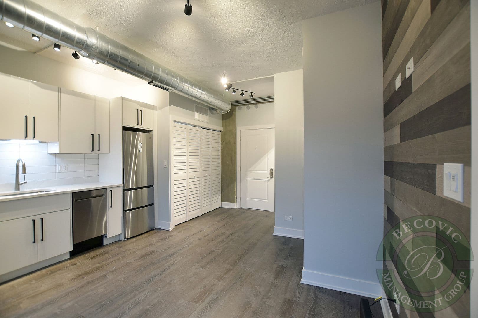 Chicago Apartment: 7645 N Sheridan Rd