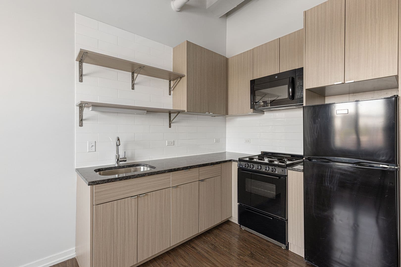 Chicago Apartment: 5718 N Winthrop Avenue