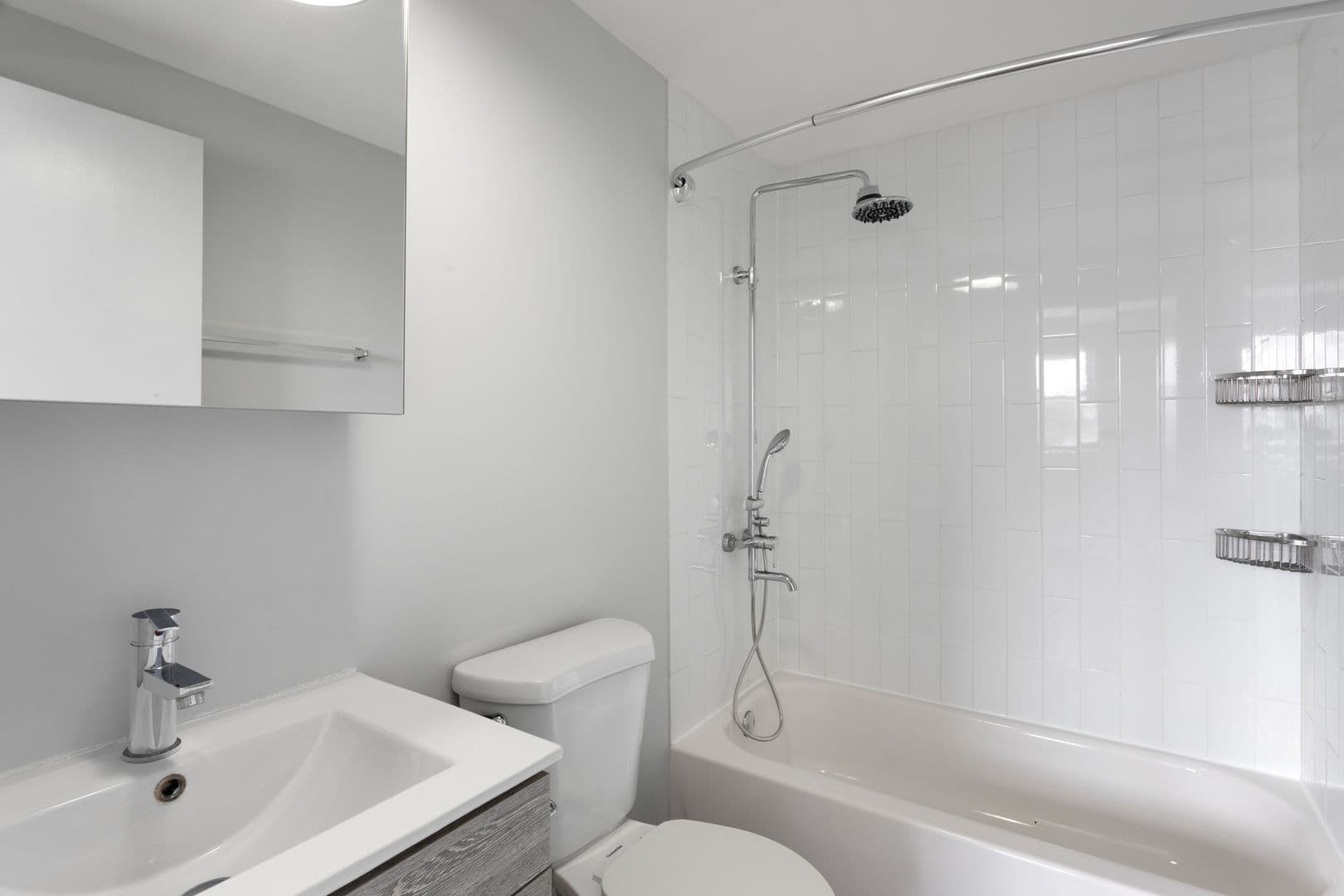 Chicago Apartment: 6134 N Kenmore