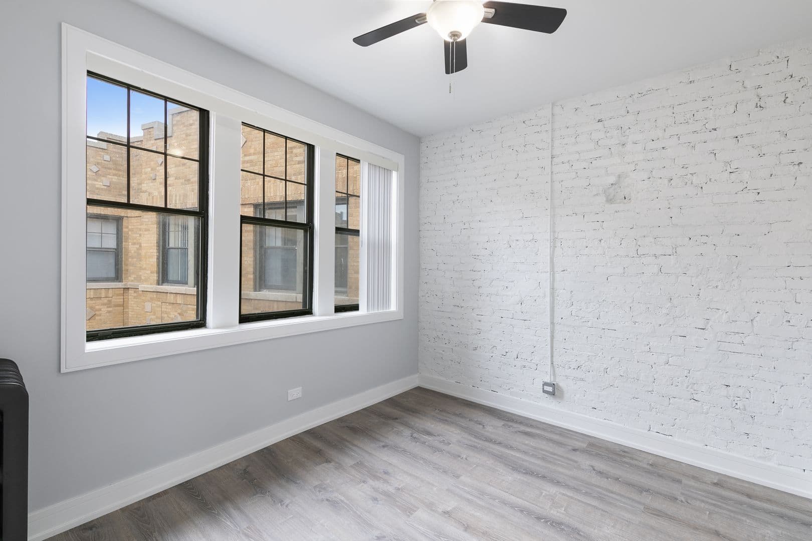 Chicago Apartment: 7618 - 26 N.Eastlake Terrace