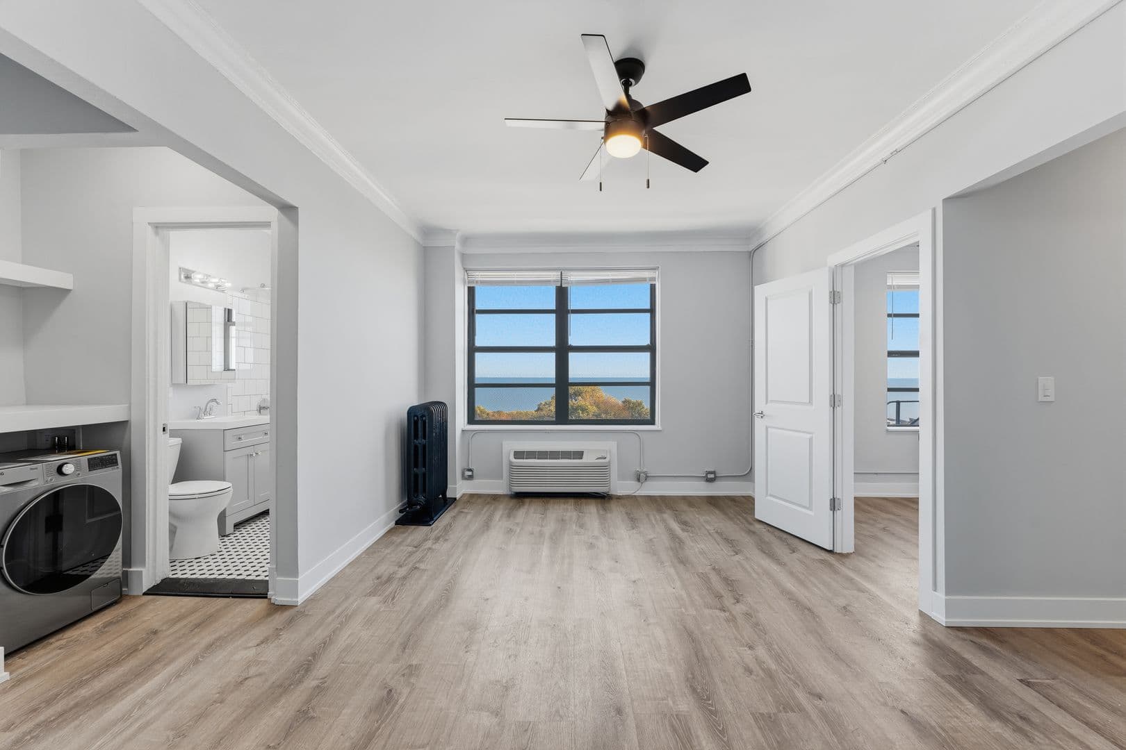 Chicago Apartment: 6807 N Sheridan Road