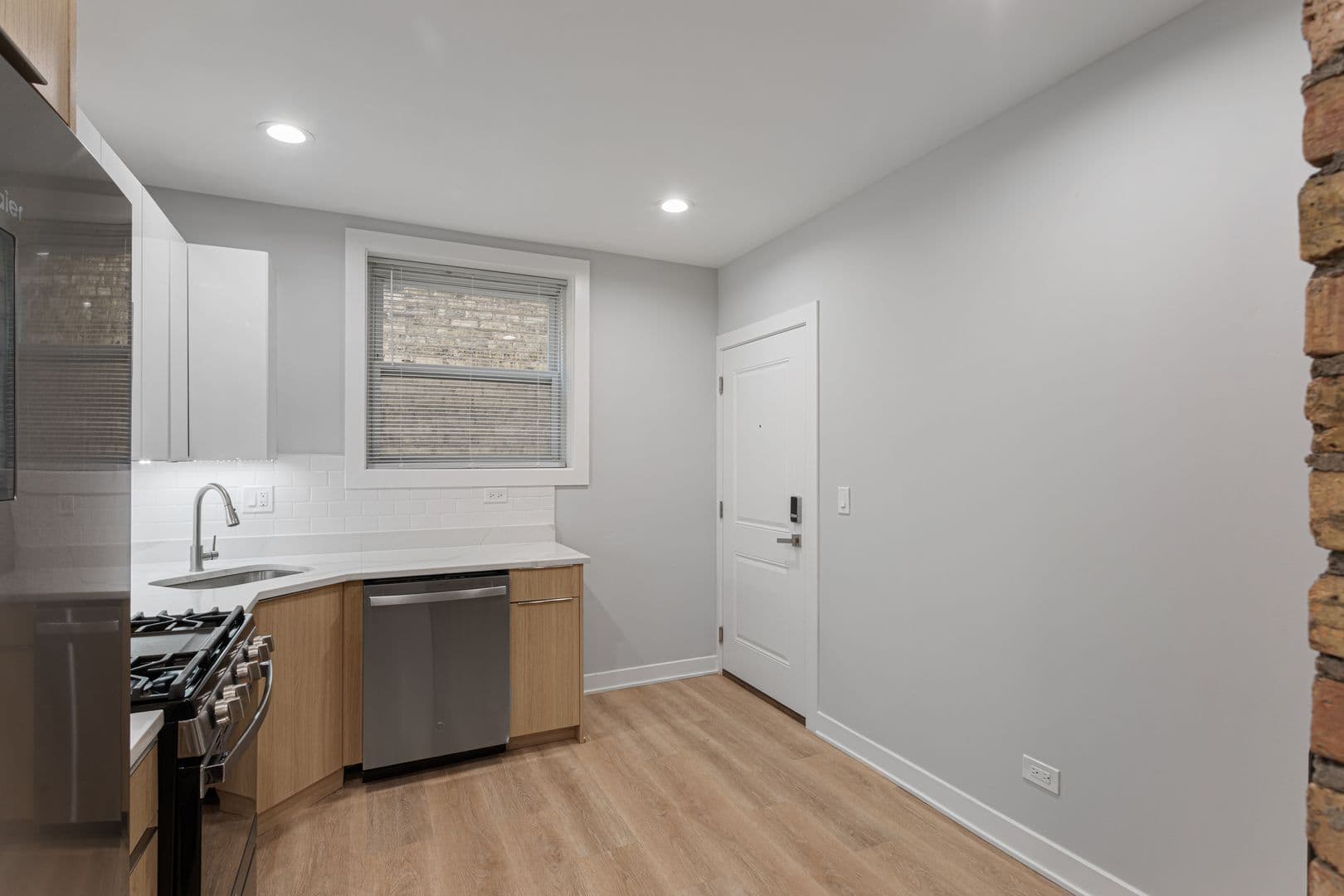 Chicago Apartment: 7381-89 N. Damen Ave