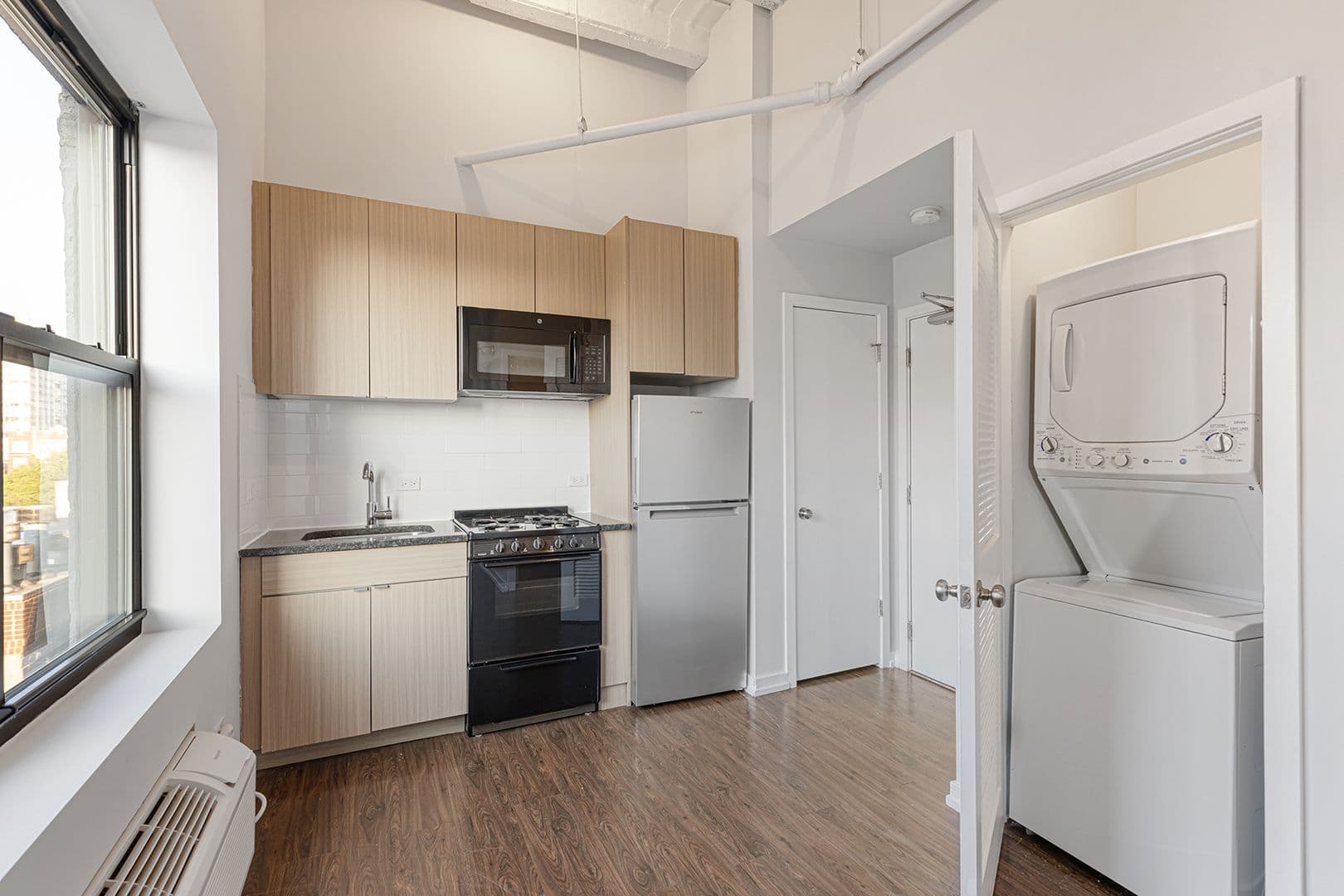 Chicago Apartment: 5718 N Winthrop Avenue