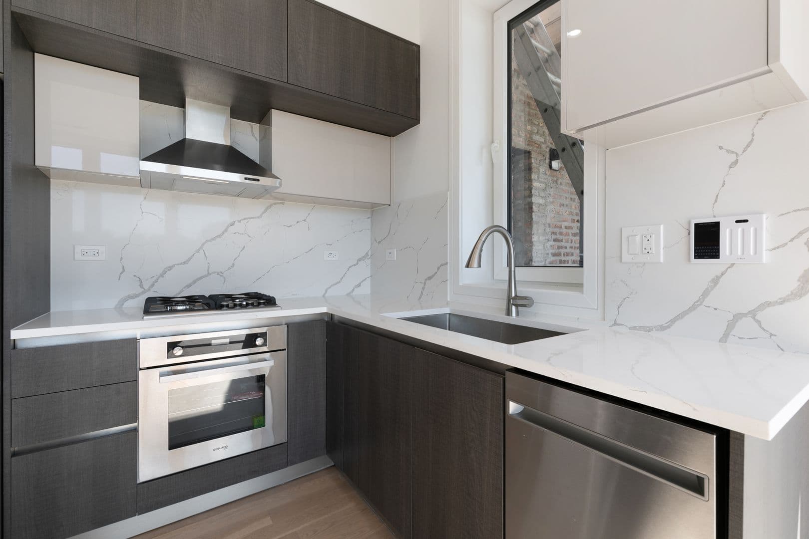 Chicago Apartment: 7729-31 N Eastlake Terrace