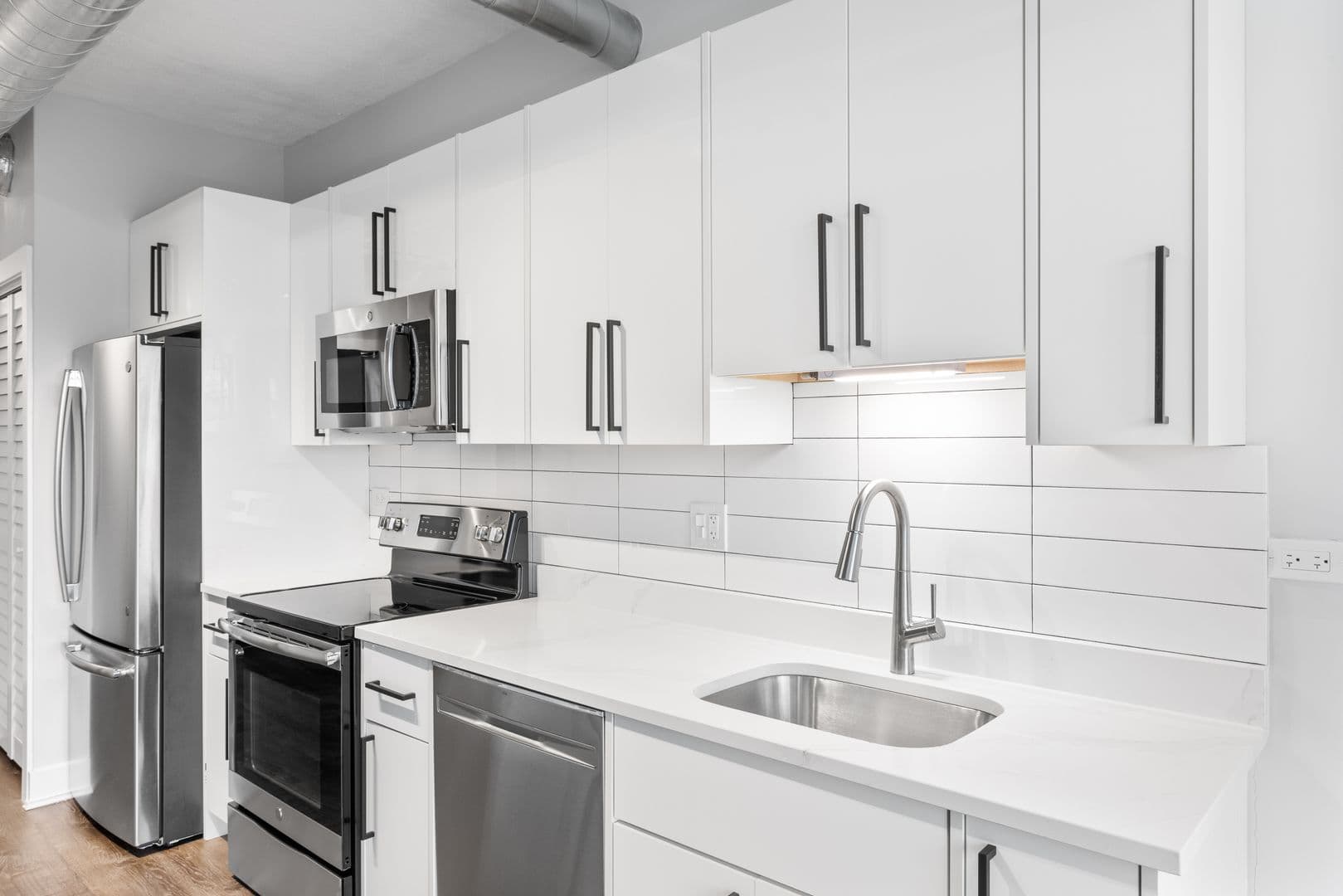Chicago Apartment: 7645 N Sheridan Rd