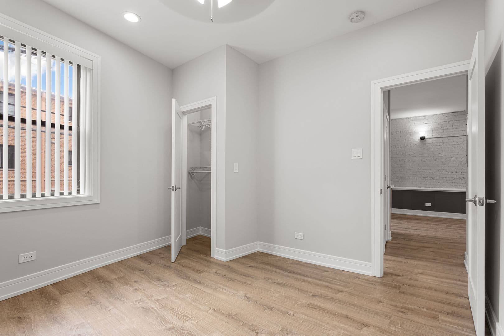 Chicago Apartment: 7618 - 26 N.Eastlake Terrace
