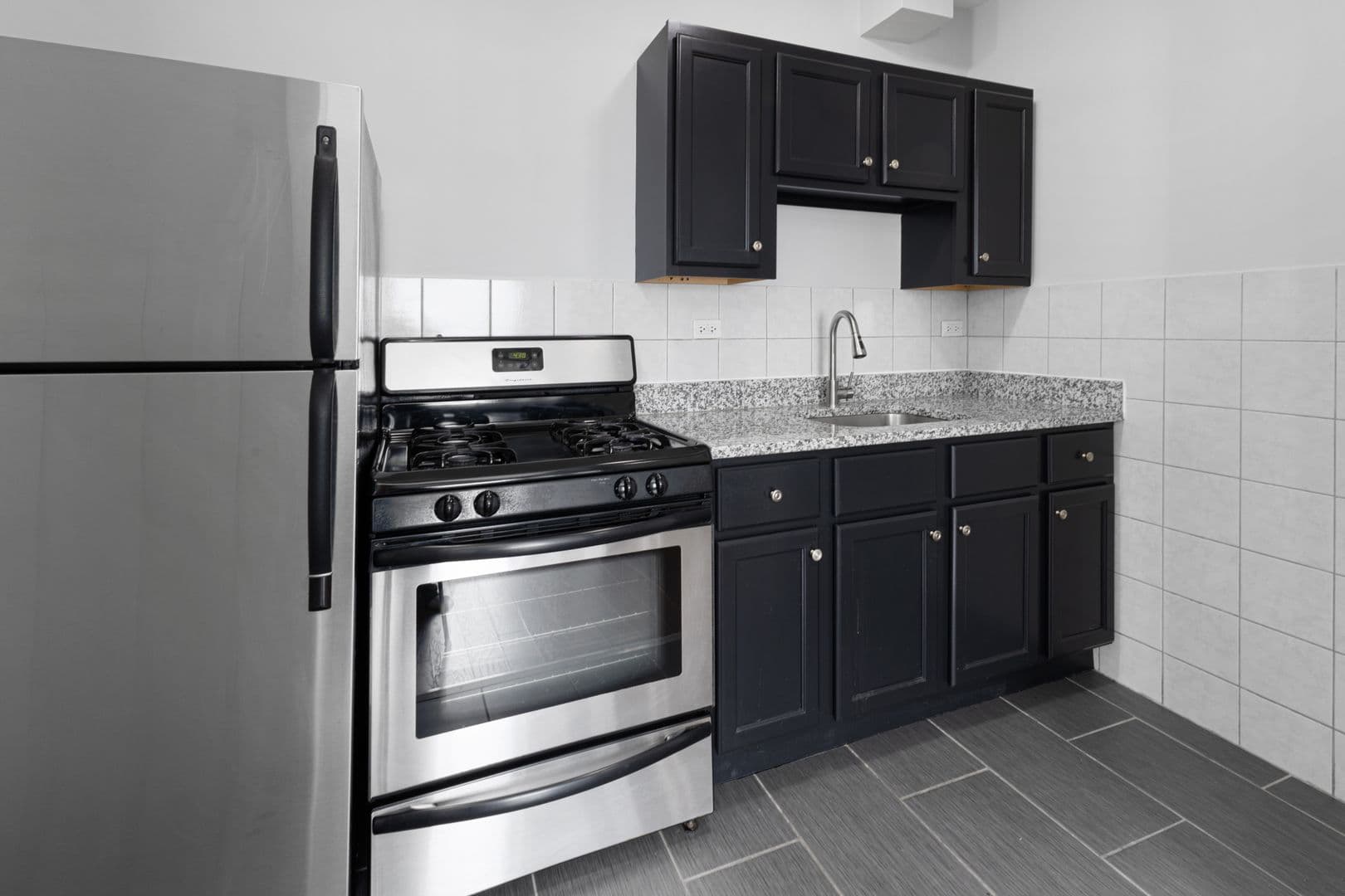 Chicago Apartment: 4555 N Malden St