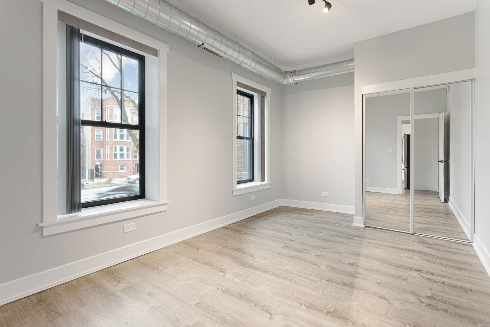 Chicago Apartment: 7645 N Sheridan Rd