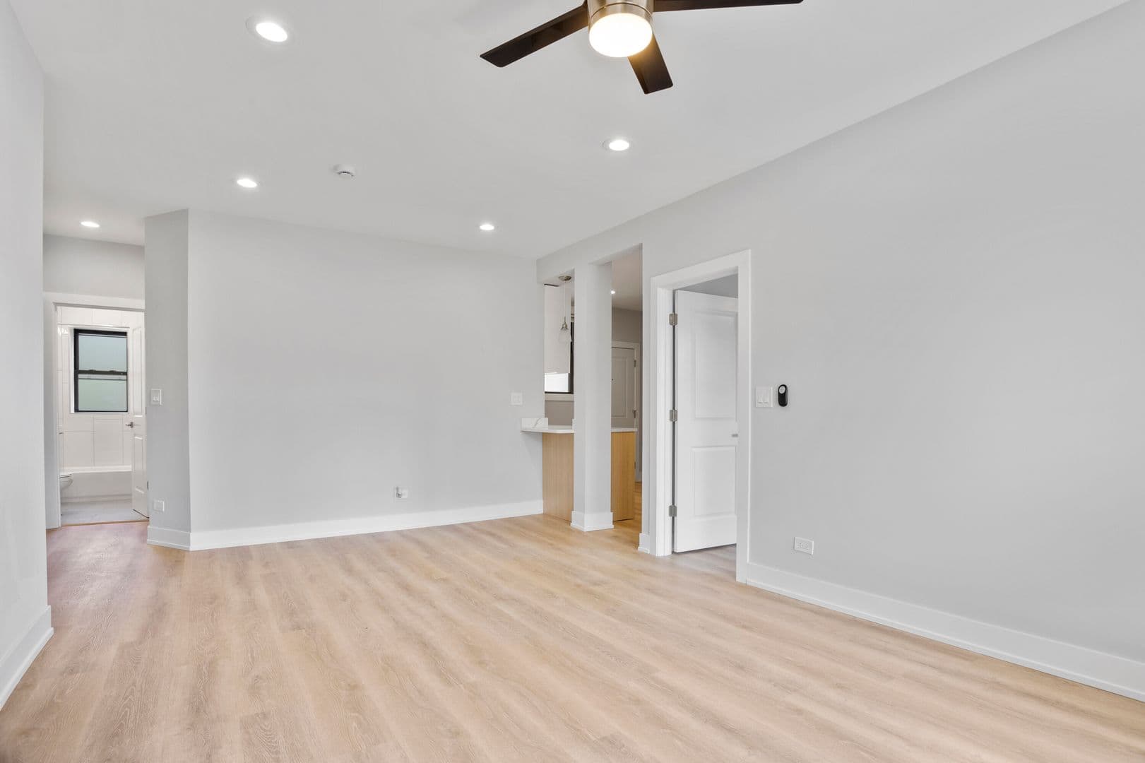 Chicago Apartment: 7510 - 7514 N Eastlake Ter