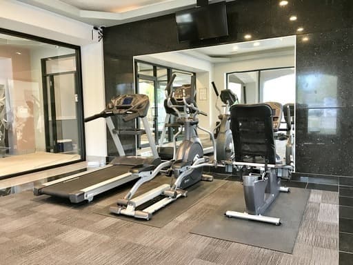 Chicago Apartment: 2451 W Howard Street