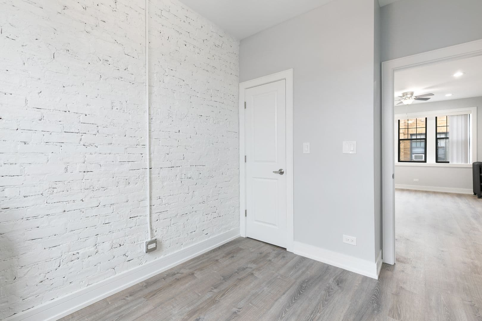 Chicago Apartment: 7618 - 26 N.Eastlake Terrace