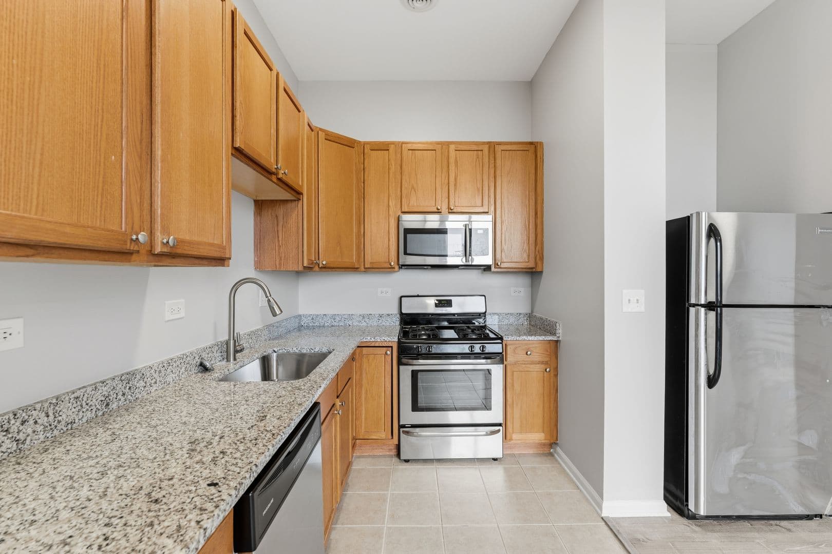 Chicago Apartment: 2451 W Howard Street