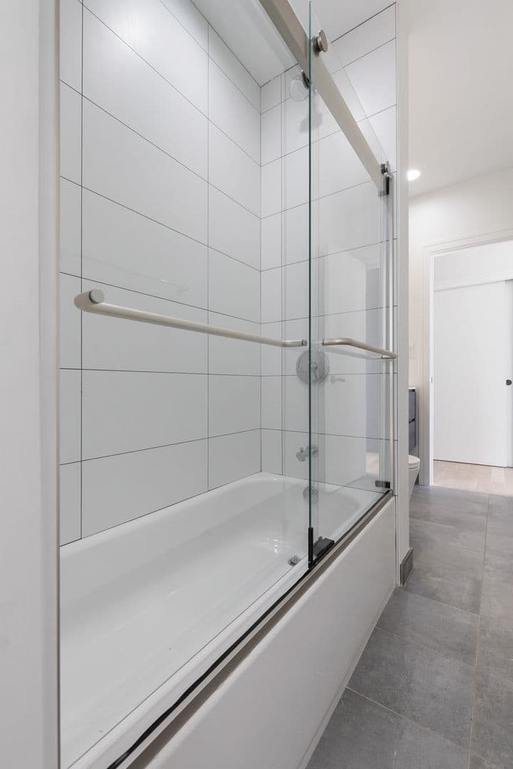 Chicago Apartment: 7729-31 N Eastlake Terrace