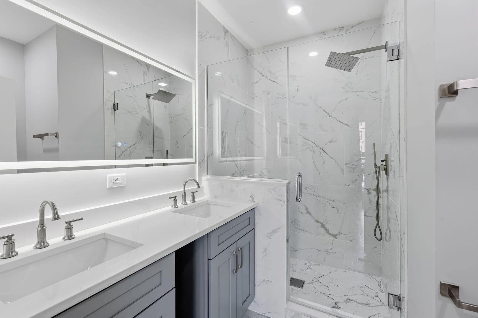 Chicago Apartment: 7428 N. Rogers Ave.