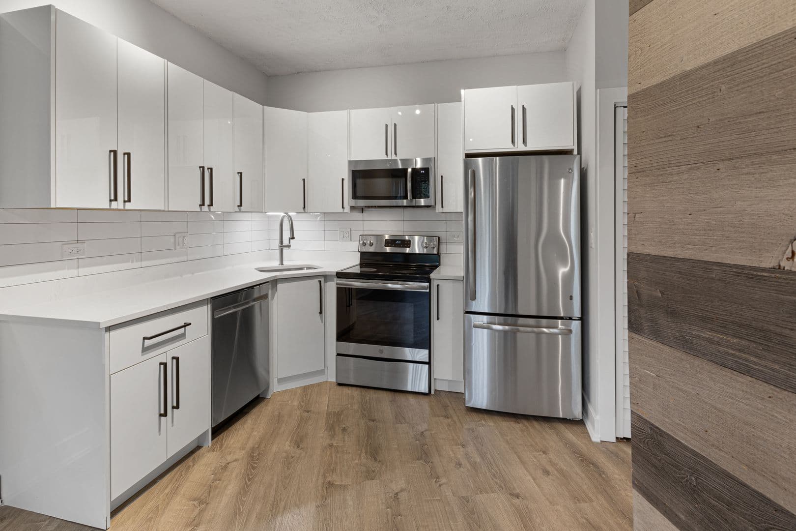 Chicago Apartment: 7645 N Sheridan Rd