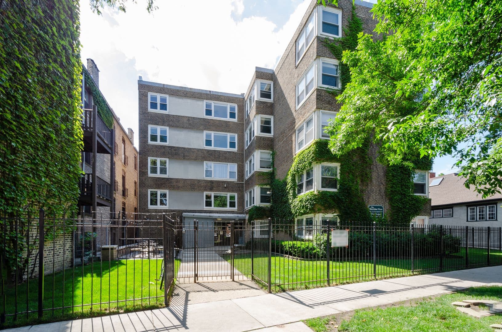 Chicago Apartment: 7710 N Sheridan Rd