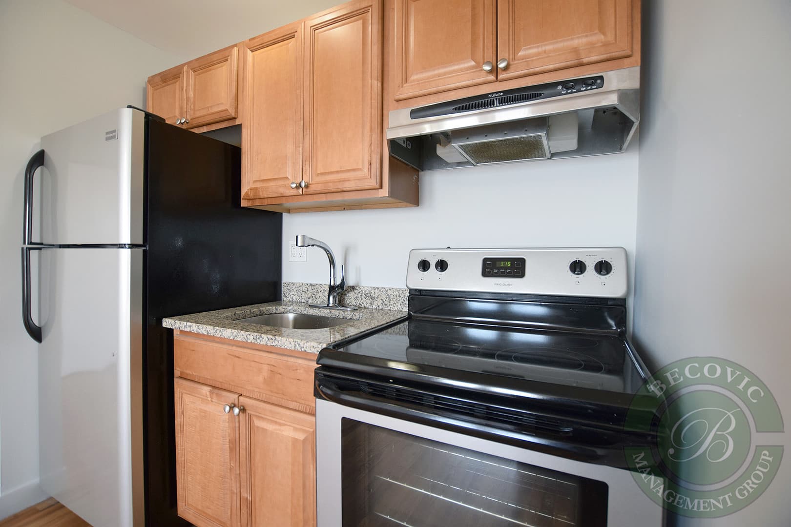 Chicago Apartment: 7450-7456 N Greenview Ave