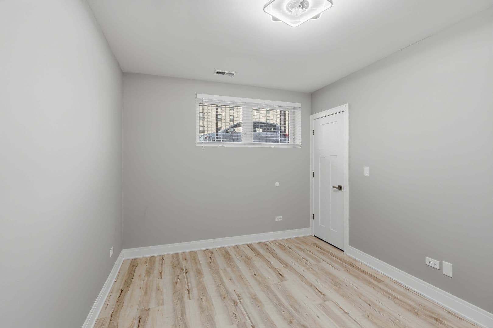 Chicago Apartment: 7428 N. Rogers Ave.