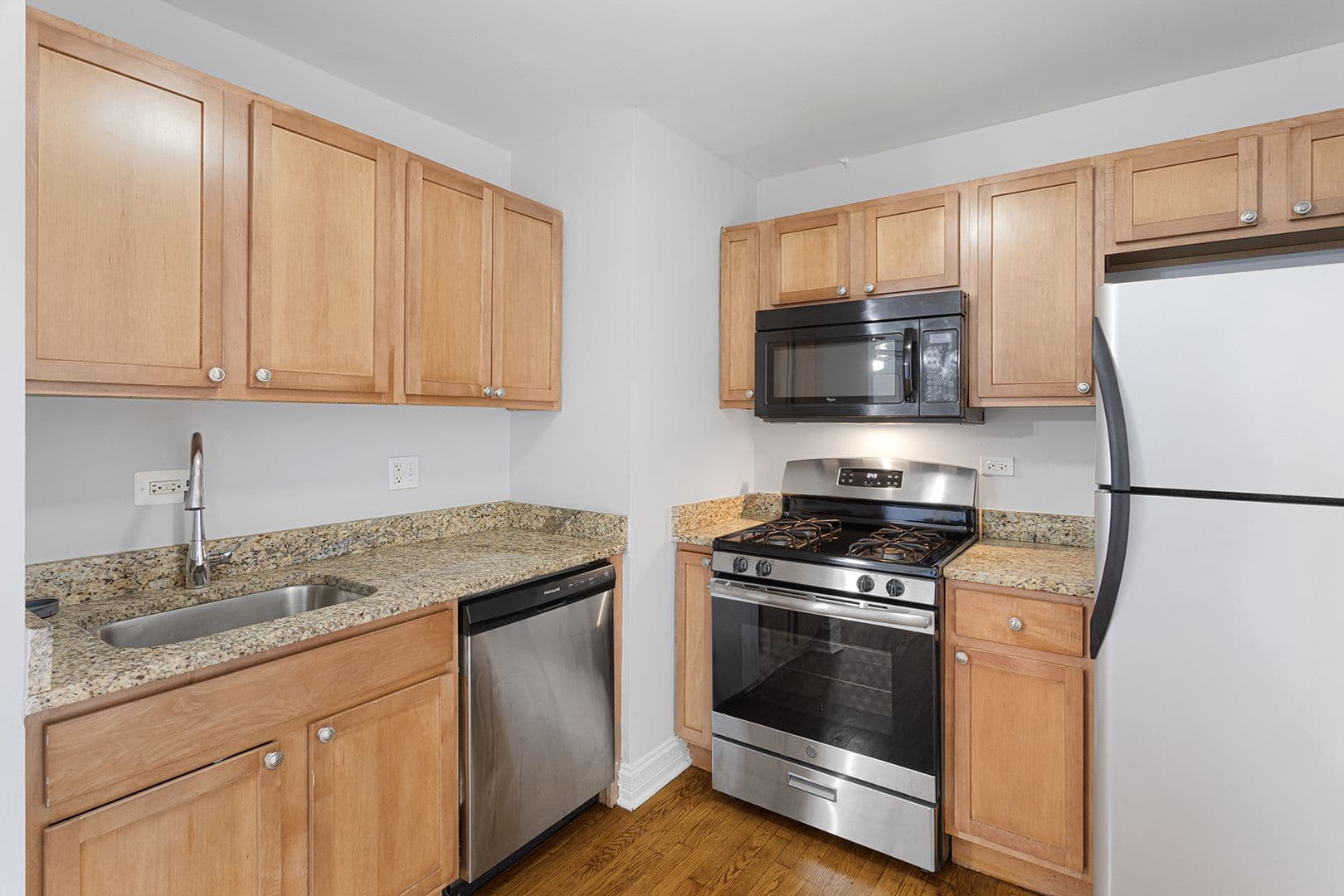 Chicago Apartment: 7616 N Marshfield Ave