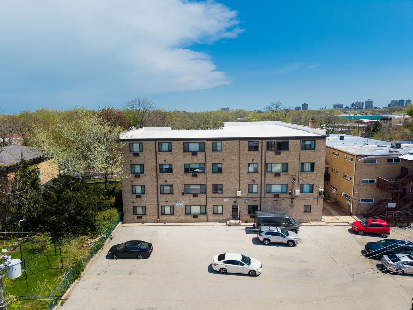 Chicago Apartment: 6826 N Ridge Blvd