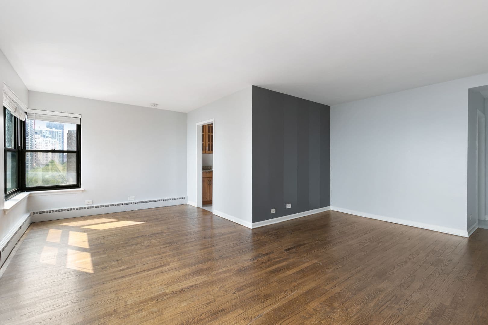 Chicago Apartment: 5858 N Sheridan Rd