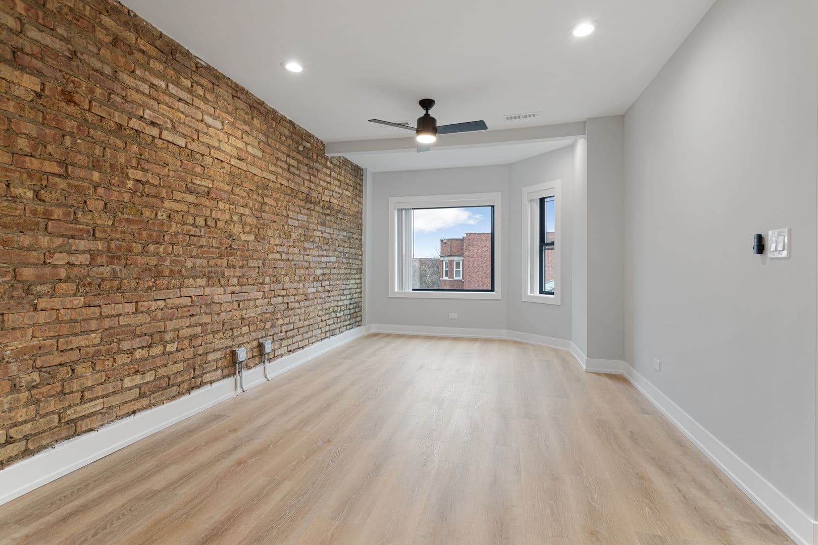 Chicago Apartment: 1548-1558.5 W Juneway