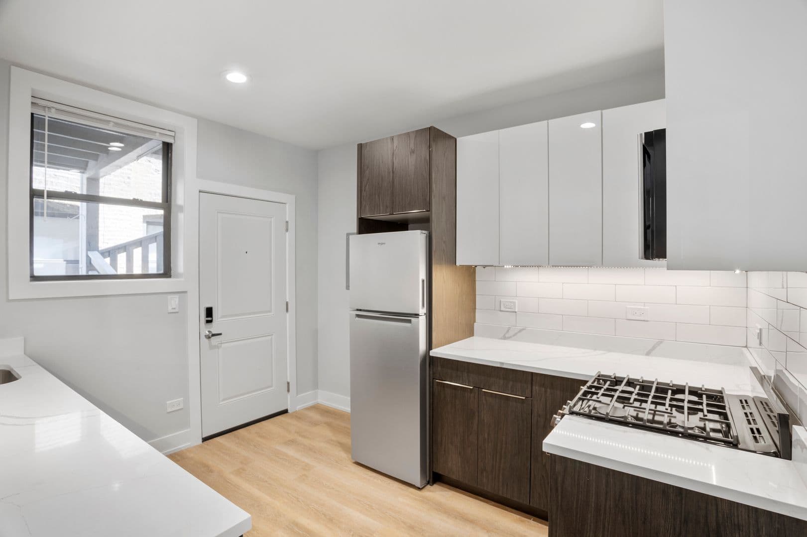 Chicago Apartment: 7510 - 7514 N Eastlake Ter