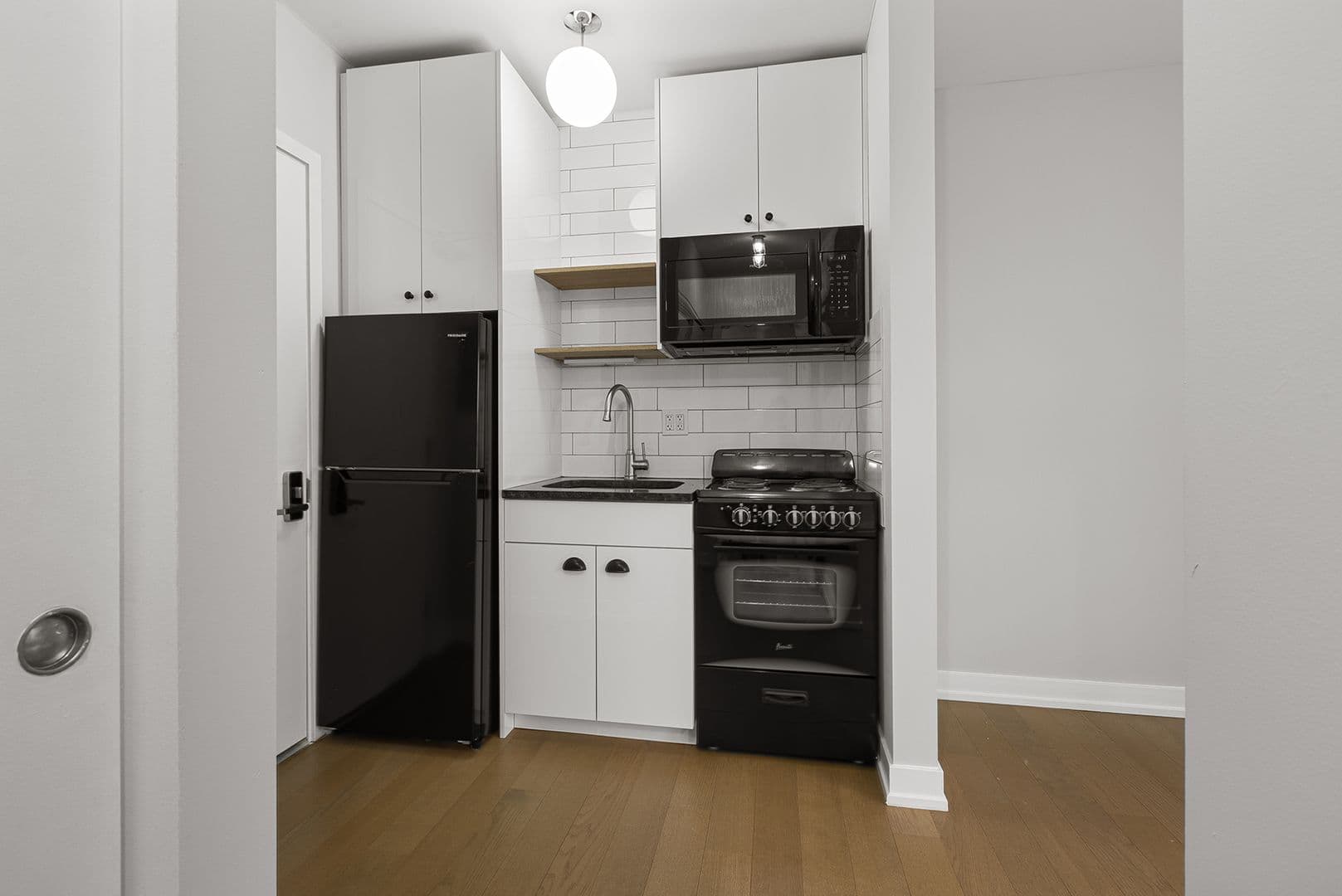 Chicago Apartment: 6019 N Winthrop Avenue