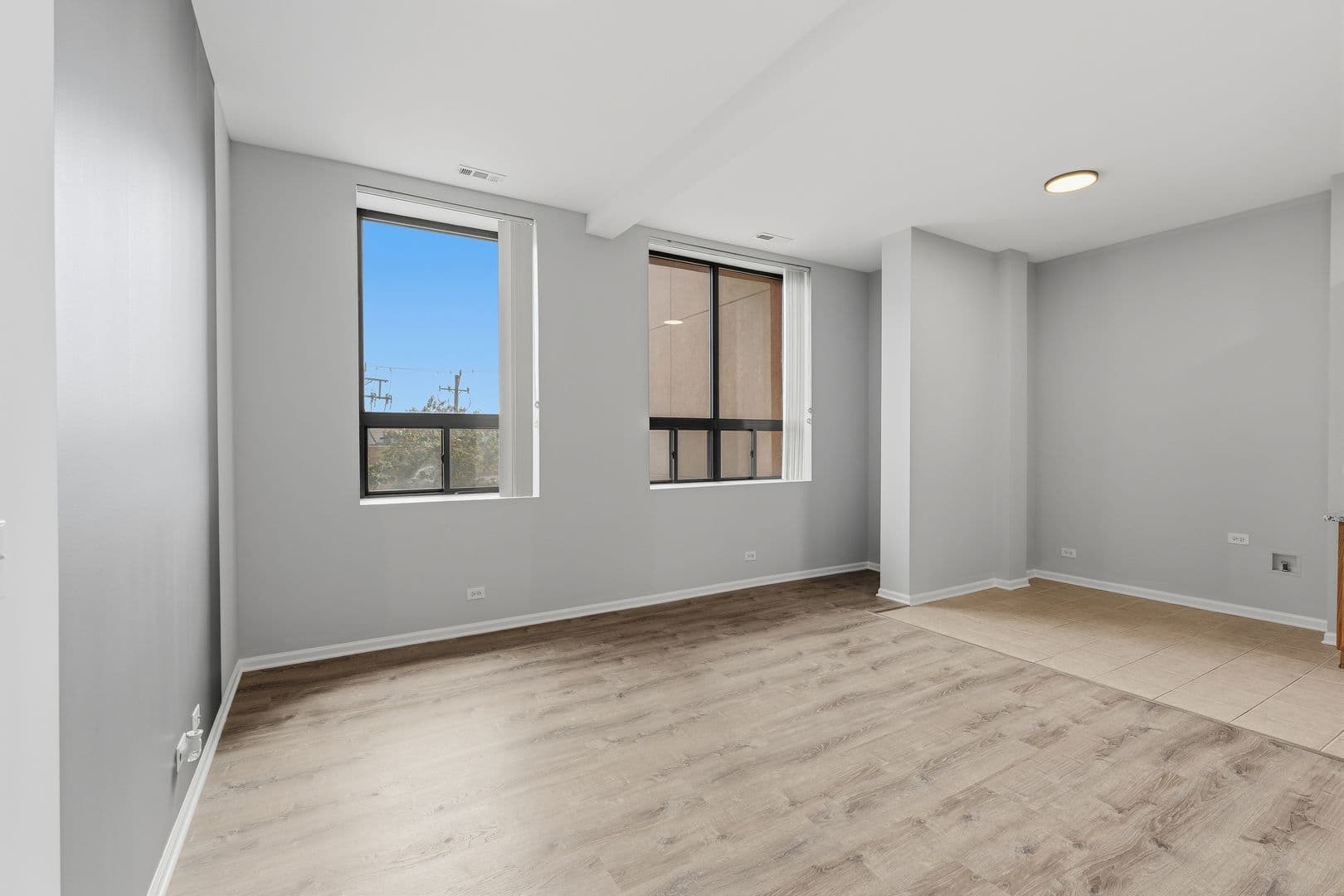 Chicago Apartment: 2451 W Howard Street