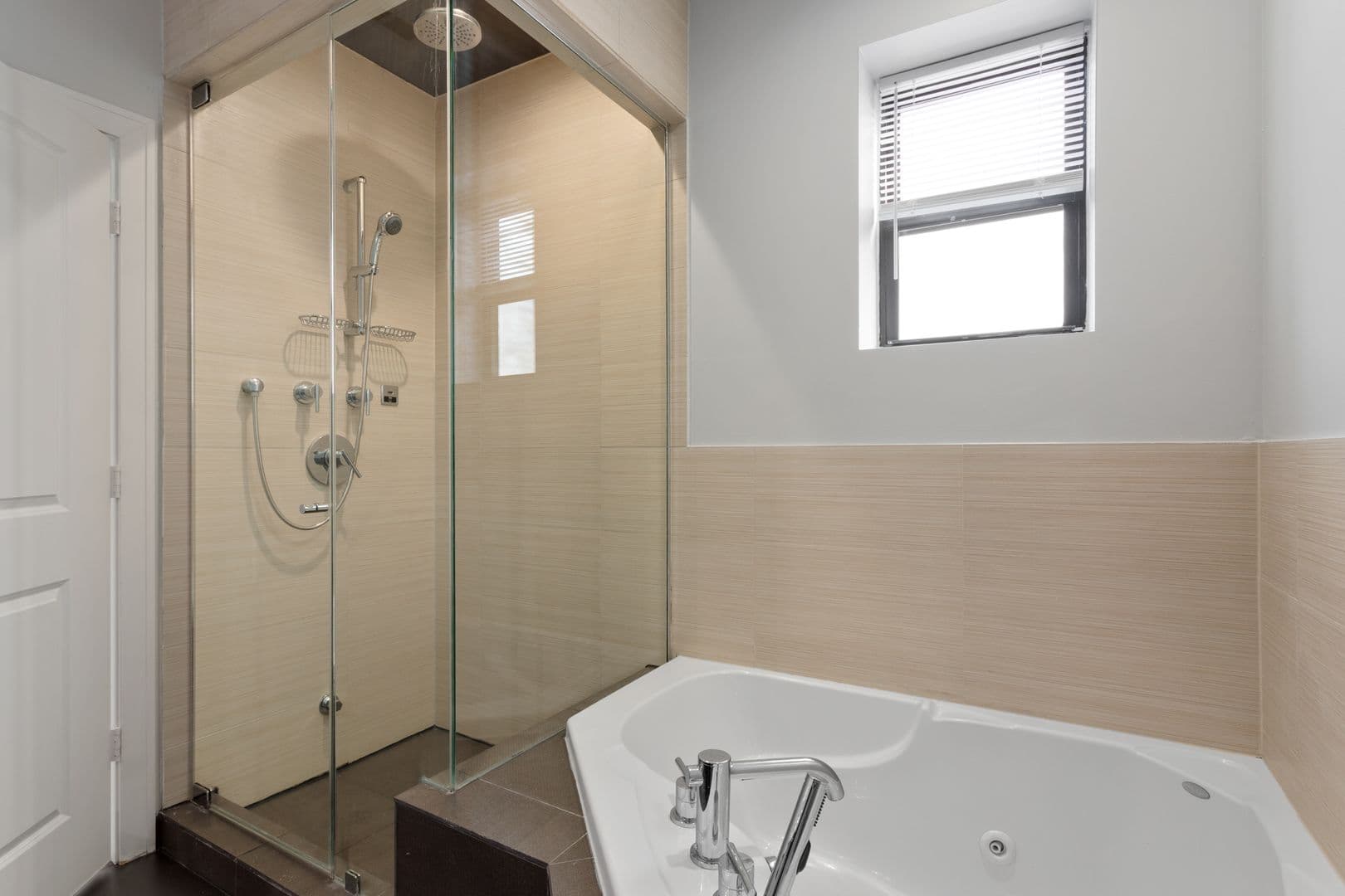 Chicago Apartment: 1412 W Morse