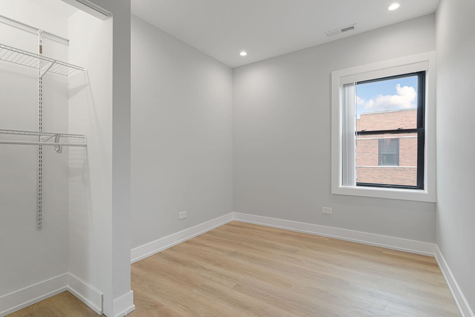 Chicago Apartment: 1548-1558.5 W Juneway