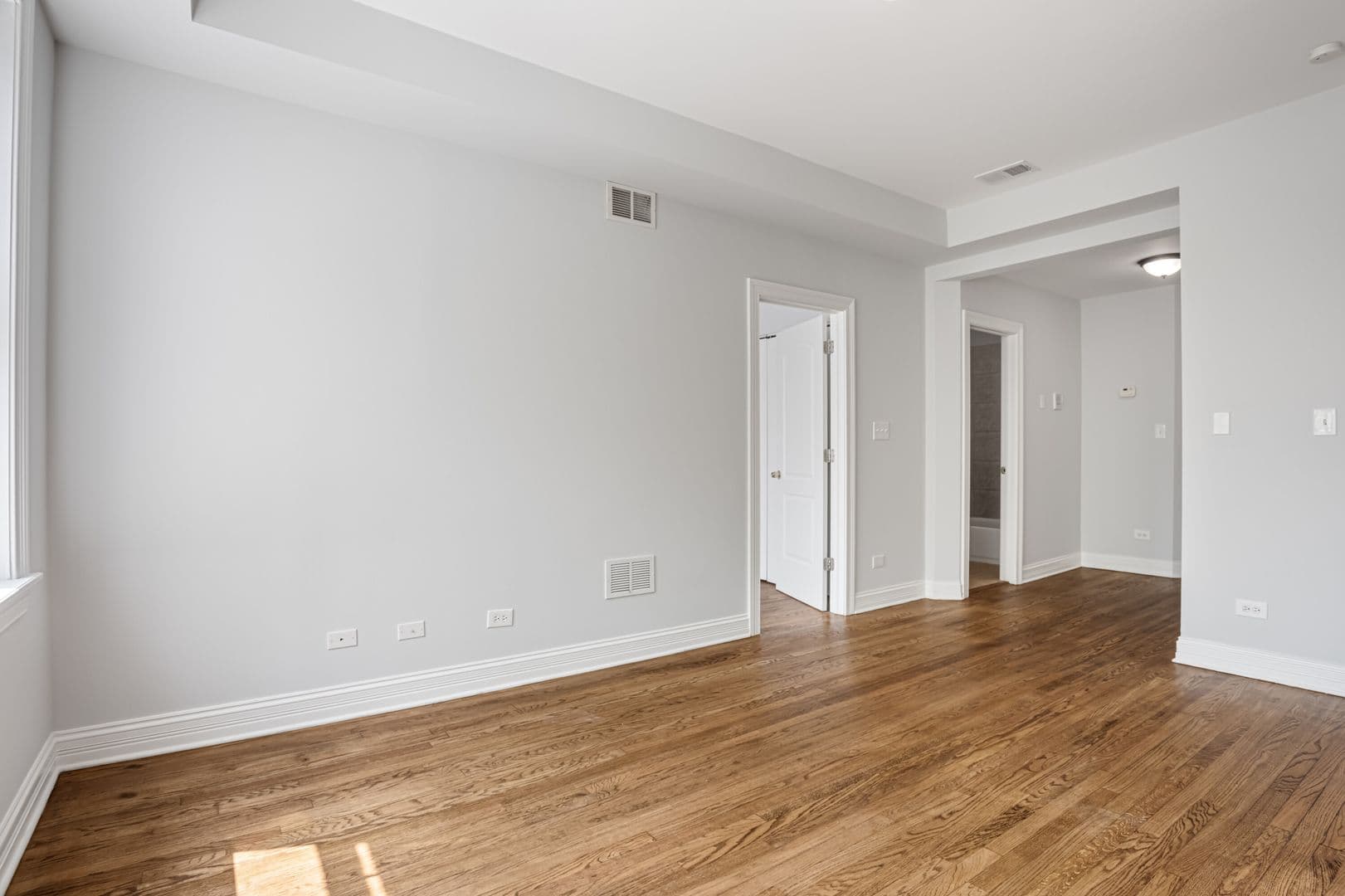 Chicago Apartment: 7320-30 N Damen Ave